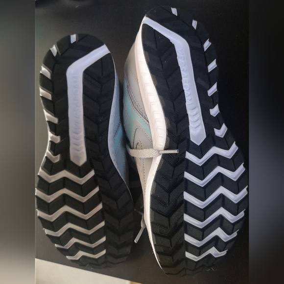 NWOT SAUCONY Cohesion13. - Picture 11 of 11